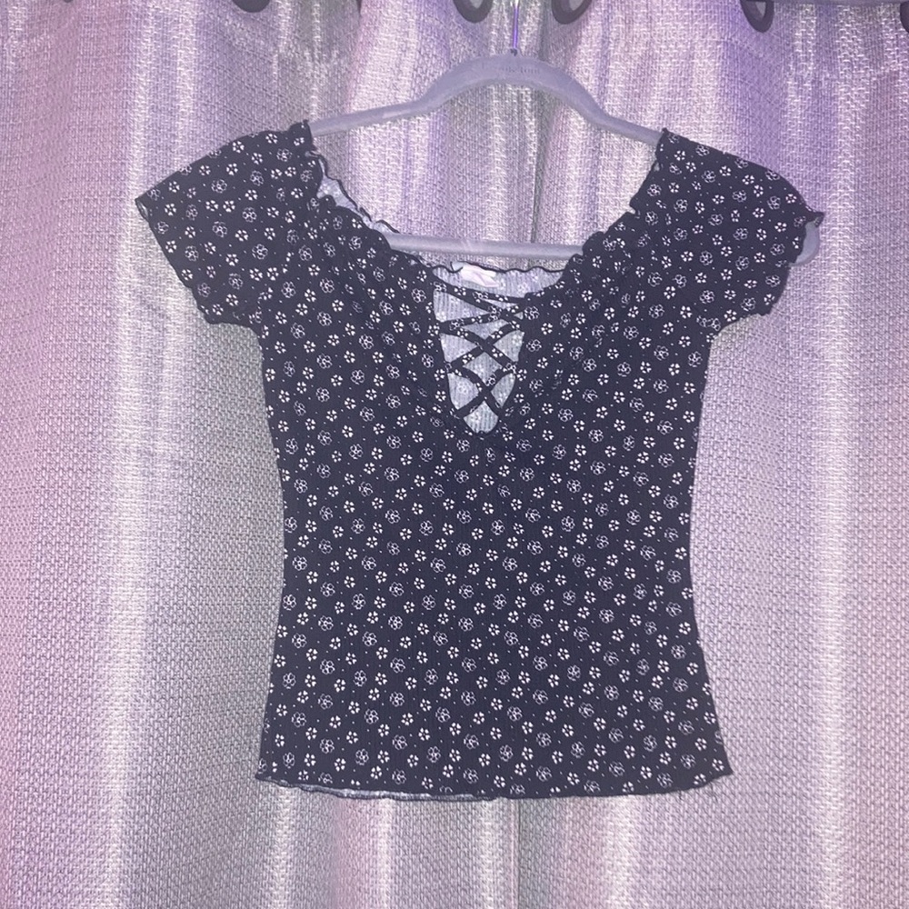 Brand “Fashion Magazine” color black and white size small, good condition.